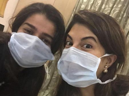 സൗഹൃദത്തിന് പന്നിപ്പനിയില്ല; സോനം ജാക്വിലിന്‍ സെല്‍ഫി ട്വിറ്ററില്‍