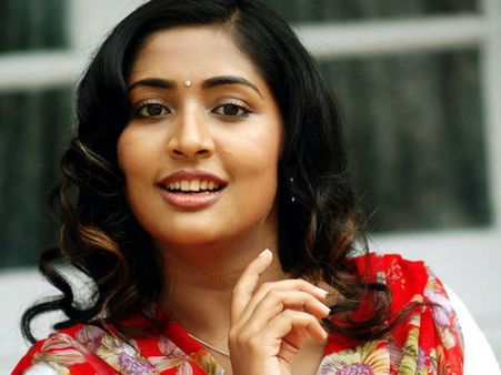 ഇന്ത്യയില്‍ ഫ്രീ സെക്‌സ് അനുവദിയ്ക്കണമെന്ന് നവ്യ നായര്‍