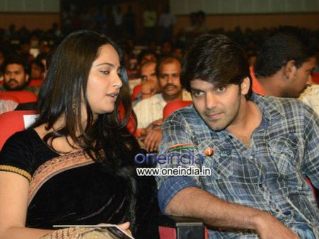 ആര്യയെയും അനുഷ്‌കയെയും കണ്ടു പഠിയ്ക്കൂ