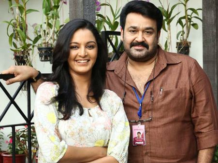 മോഹന്‍ലാല്‍ ഒരു മാന്ത്രിക കണ്ണാടിയാണെന്ന് മഞ്ജു വാര്യര്‍