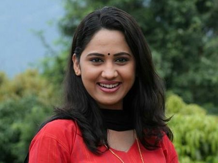 ഒരു നാള്‍ കൂത്തില്‍ മിയ നായിക