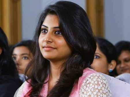 നിവിന്‍ പോളിയില്‍ മഞ്ജിമയ്ക്ക് ഇഷ്ടമുള്ള കാര്യം?