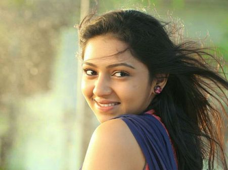 എന്നെ കുറിച്ച് ഗോസിപ്പുകള്‍ ഉണ്ടാക്കൂ....ഞാനതിന് വേണ്ടി കാത്തിരിക്കുകയാണ്