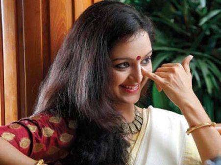 മഞ്ജു ടച്ച് നഷ്ടമായി ജീവനില്ലാത്ത കഥാപാത്രങ്ങള്‍