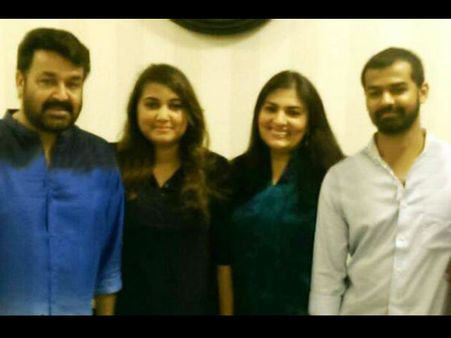 മോഹന്‍ലാലും കുടുംബവും; പുതിയ ക്ലിക്ക്
