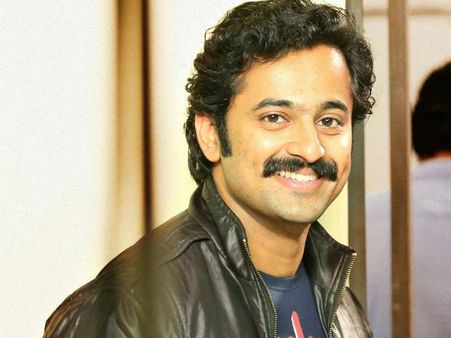 ഇതിഹാസ സംവിധായകനും ഫഹദിന്റെ നായികയും ഉണ്ണി മുകുന്ദനൊപ്പം