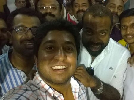 വിനീത് ശ്രീനിവാസന്റെയും സംഘത്തിന്റെയും ശരിക്കള്ള സെക്കന്റ് ക്ലാസ് യാത്ര