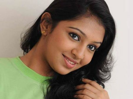 മറ്റൊരു റിലീസ്, തീര്‍ത്തും വ്യക്തിപരം, ലക്ഷ്മി മേനോന്‍ ജയിച്ചു