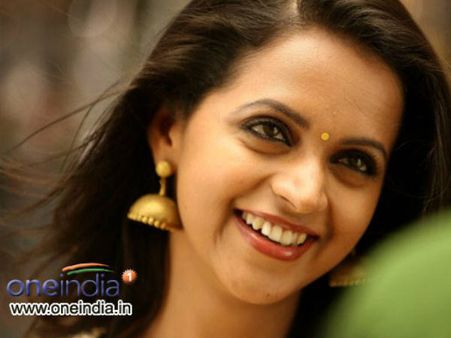 ചിലര്‍ രാവിലെ എഴുനേല്‍ക്കുന്നത് ആര്‍ക്ക് പണികൊടുക്കാമെന്ന് ചിന്തിച്ചാണ്; ഭാവന