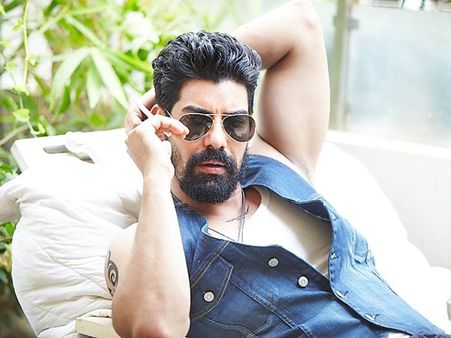 ബോളിവുഡില്‍ നിന്നും തലയ്‌ക്കൊരു ആരാധകന്‍