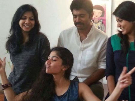 പ്രേമത്തിന്റെ ലൊക്കേഷനിലെ രസകരമായ പത്ത് ഫോട്ടോകള്‍