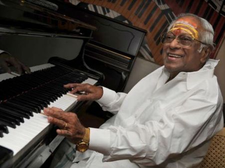 കണ്ണുനീര്‍ തുള്ളിയെ സ്ത്രീയോടുപമിച്ച കാവ്യഭാവനേ....വിട