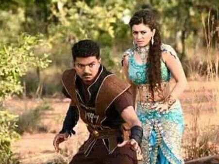 പുലിയില്‍ നിന്ന് ഇനിയും എന്തൊക്കെ ലീക്കാകും?? ദേ പിന്നെയും ഫോട്ടോ ലീക്കായി