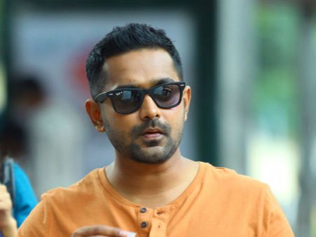 ഒരാളെ വേദനിപ്പിച്ചിട്ടാണോ തമാശ കാണിക്കുന്നത്: ആസിഫ് അലി