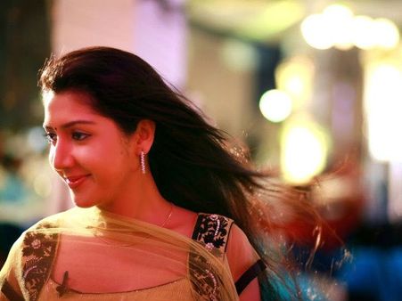 കൗമുദി ചാനലില്‍ അവതാരകയായി റോസിന്‍ ജോളി