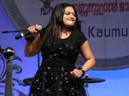 റിമി ഒരു പൊട്ടിക്കുട്ടിയാണെന്ന് നിങ്ങള്‍ കരുതുന്നുണ്ടോ?