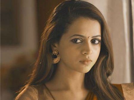വിജയ് ചിത്രത്തില്‍ നിന്ന് ഭാവന പിന്മാറിയതല്ല, നടിയെ ഒഴിവാക്കിയതാണ്?