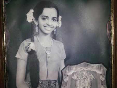 ഇത് മലയാള സിനിമയിലെ രണ്ട് പ്രമുഖ നടന്മാരുടെ അമ്മയാണ്, നടിയാണ്; ആരാണെന്ന് പറയാമോ?