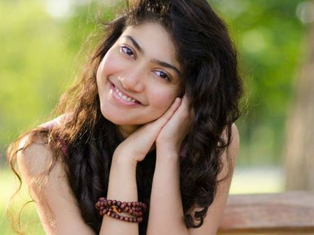 'ഞാനൊരു സാധാരണ പെണ്‍കുട്ടിയാണെങ്കില്‍ നിവിന്‍ പോളിയോട് ഐ ലവ് യു പറഞ്ഞേനെ'