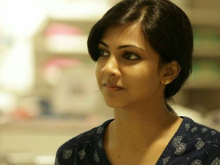 പ്രേമത്തെ കുറിച്ച് ചിന്തിക്കുമ്പോള്‍ ഒരേ സമയം സങ്കടവും സന്തോഷവും വരുന്നു: മഡോണ സെബാസ്റ്റിന്‍