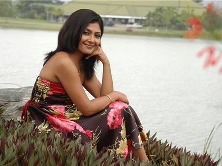 കമാലിനി മുഖര്‍ജി മോഹന്‍ലാലിന്റെ നായിക