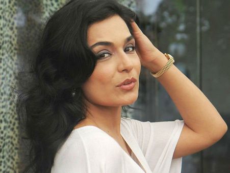 ഭര്‍ത്താവ് അറിയാതെ വിവാഹം: നടി മീരയ്‌ക്കെതിരെ അറസ്റ്റ് വാറണ്ട്