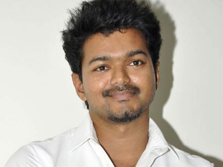 ഒരു പിഞ്ചുകുഞ്ഞിനെ കൊല്ലുന്നതിന് തുല്ല്യമായ കുറ്റം പോലെ തന്നെയാണ് പൈറസിയും വിജയ് പറയുന്നു