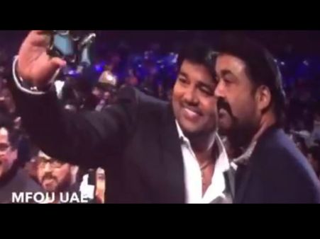 സിമയില്‍ മോഹന്‍ലാലിനൊപ്പം അവതാരകന്റെ സെല്‍ഫി വൈറലാകുന്നു