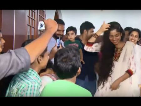 നിവിന്‍ പോളിയെ അഭിനന്ദിയ്ക്കാന്‍ സായി പല്ലവി എത്തി