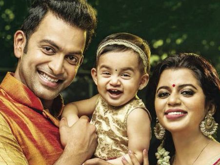 പൃഥ്വിരാജും സുപ്രിയയും അലംകൃതയ്ക്കൊപ്പം ആദ്യമായി ക്യാമറയ്ക്ക് മുന്നില്‍