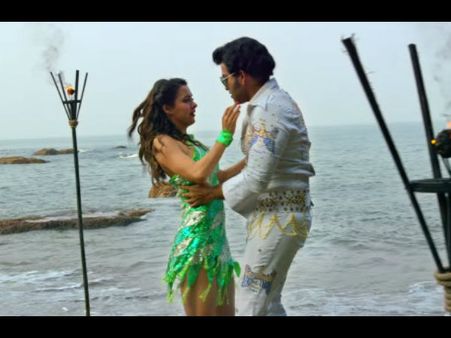 ഓം ഹരേ ഓം ഹരേ രാമ രാമ ഹരേ; മണിക്കൂറുകള്‍ക്കം ഹിറ്റായി ഡബിള്‍ ബാരല്‍ സോങ് ടീസര്‍