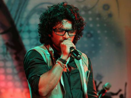 റോക്ക് ബാന്‍ഡിന്റെ കഥയുമായി സിദ്ദാര്‍ഥ് എത്തുന്നു
