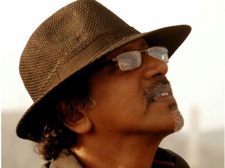 നഗ്നതാപ്രദര്‍ശനം; ചായം പൂശീയ വീടിന് പ്രദര്‍ശനാനുമതി തടഞ്ഞു