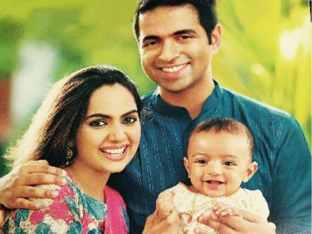 കേട്ടതെല്ലാം കെട്ടുകഥ; സംവൃത സുനിലിതാ ഭര്‍ത്താവിനും കുഞ്ഞിനുമൊപ്പം