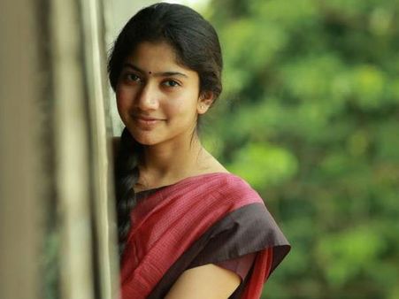 സിനിമയെ അന്ധമായി അനുകരിക്കാന്‍ പ്രേക്ഷകര്‍ കുരുങ്ങന്മാരല്ല: സായി പല്ലവി