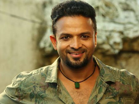 മമ്മൂക്ക ലാലേട്ടന്റെ സിനിമകള്‍ കണ്ട് വളര്‍ന്ന ആളാണ് ഞാന്‍, അവരെ വെല്ലാന്‍ ആരും നോക്കേണ്ട