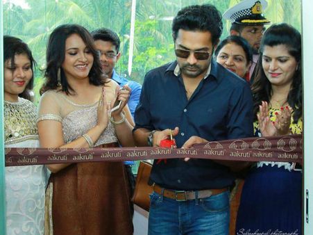 ശരീരത്തിന്റെ ആകൃതി മാറ്റാന്‍ ലെനയുടെ ആകൃതി; ആസിഫ് ഉദ്ഘാടനം ചെയ്തു