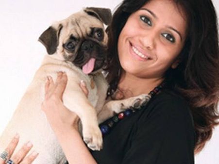 രഞ്ജിനി ഹരിദാസിന്റെ വീട്ടിലെത്തി പട്ടിപ്പാട്ട് പാടി പ്രതിഷേധിക്കും ഗായകന്‍