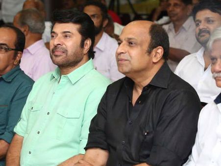 എനിക്ക് മമ്മൂട്ടിയെക്കാള്‍ പ്രായം കുറവാണ്; ആ വിചാരം മമ്മൂട്ടിയ്ക്ക് മാത്രമേയുള്ളൂ: സിദ്ധിഖ്