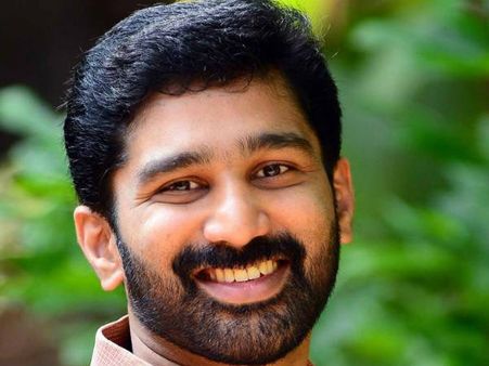 ഫേസ്ബുക്ക് പോസ്റ്റ് പൃഥ്വിരാജിനെതിരേയല്ല, വിശദീകരണവുമായി വിടി ബല്‍റാം