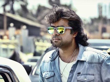 മുത്തുഗൗവില്‍ വിജയ് ബാബു റാംബോ സ്‌റ്റൈലില്‍