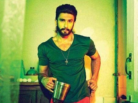 അമിതാ ബച്ചന് പിന്നാലെ ആരാധകരുടെ സെല്‍ഫി ഭ്രാന്തിനോട് റണ്‍വീറിന്റെ കടുത്ത മറുപടി