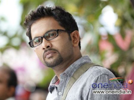ഡിമാന്റ് കൂടിയപ്പോള്‍ അജുവിന് അഹങ്കാരം, പ്രതിഫലം കൂട്ടി, സെറ്റില്‍ വൈകി എത്തുന്നു??
