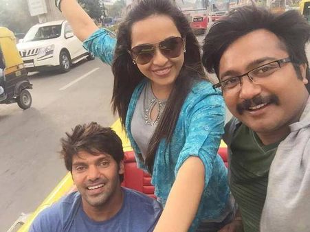 ദേ ദിവ്യയും അജുവും കുട്ടനും ബാംഗ്ലൂരില്‍ കറങ്ങുന്നു