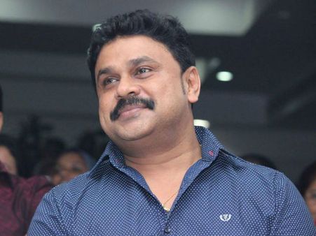 'അടുത്ത സിനിമയില്‍ നായകനാക്കാം എന്ന് പറഞ്ഞപ്പോഴാണ് ദിലീപ് സ്റ്റേജില്‍ നിന്നിറങ്ങിയത്'