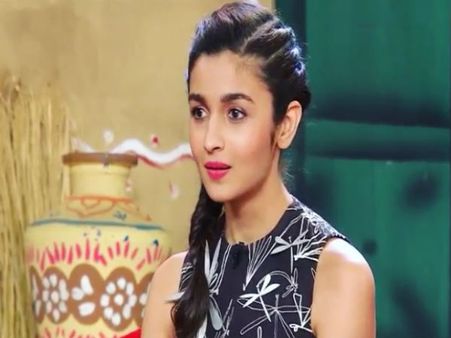 അലിയ ഭട്ടിന് അപാര ജനറല്‍ നോളജല്ലേ...ഉള്ളിക്കെത്രയാ വില എന്ന് ചോദിച്ചപ്പോള്‍ പറഞ്ഞത് കേട്ടോ...