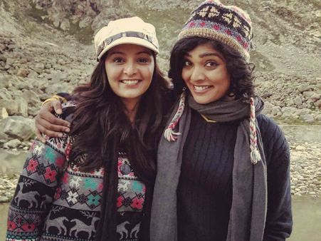 മോഹന്‍ലാലിനെയും സുരേഷ് ഗോപിയെയും അനുകരിച്ചും ഡാന്‍സ് കളിച്ചും റിമയും മഞ്ജുവും; കാണൂ