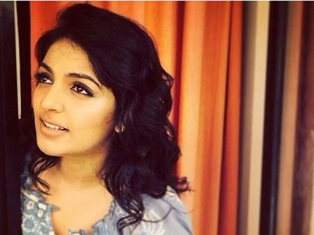 നടി മൈഥിലിക്ക് ബാറിലെന്താ കാര്യം, ഇനി ബാര്‍ ഉടമസ്ഥയാകാനാണ് പുറപ്പാട്