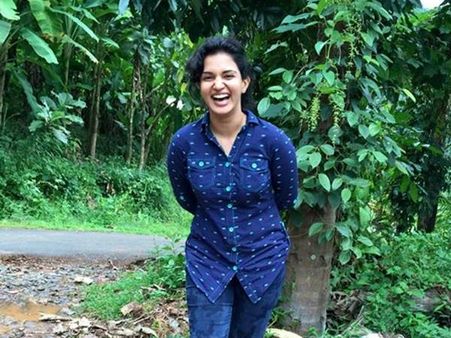 നിങ്ങള്‍ സ്‌ക്രീനില്‍ കാണുന്ന ആളല്ല ഞാന്‍; ഹണി റോസ്