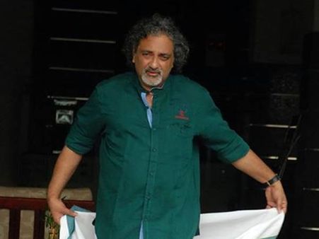 കേരളം പിറന്നെന്നോ, ഏത് ജാതി കേരളത്തെ കളിയാക്കി ജോയ് മാത്യൂ
